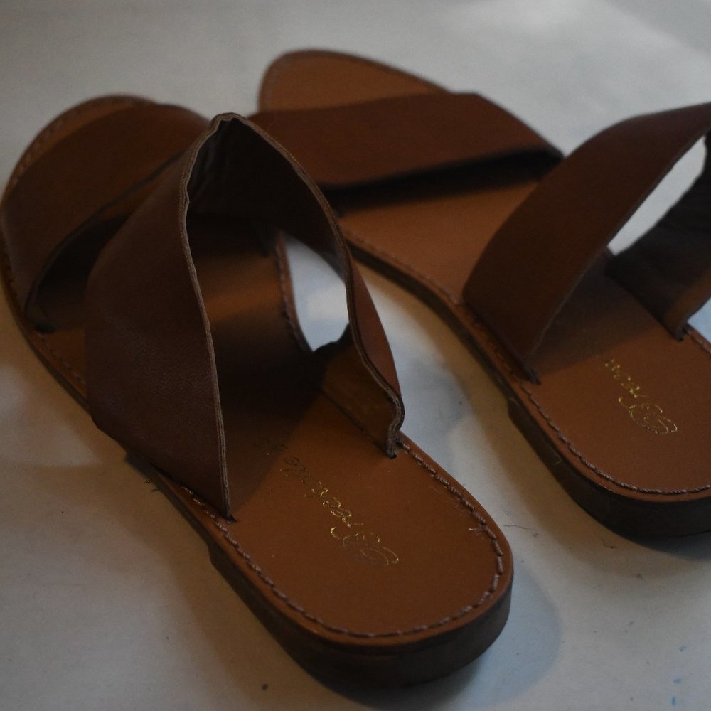 Breckelle's tan sandals
